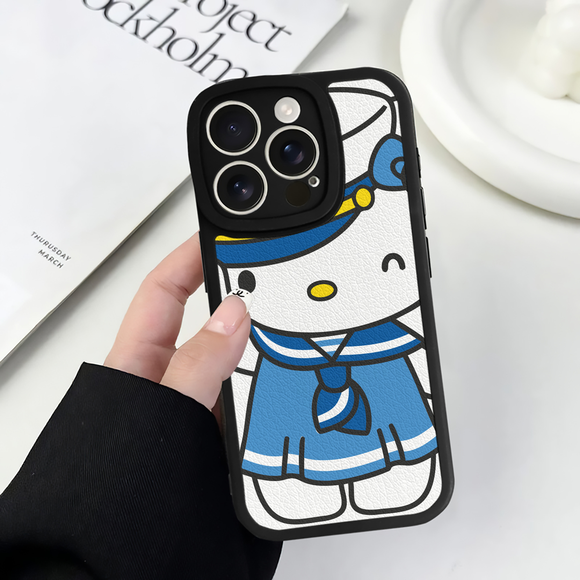 （画像用） Hello Kitty ハローキティ 【iPhone 16シリーズ対応】シリコンスマホケース（レザー調） 材質：シリコン